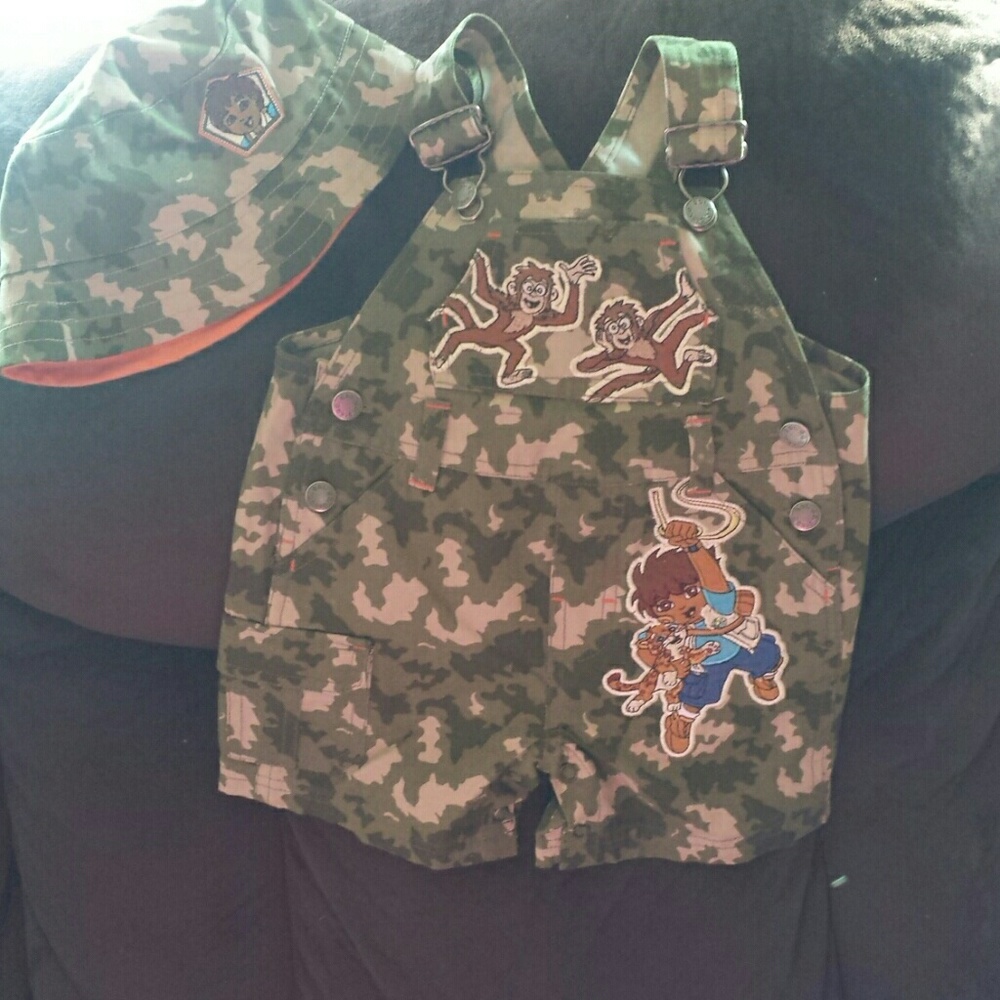 Like new. Boys. Cute 2 piece jumper with hat.